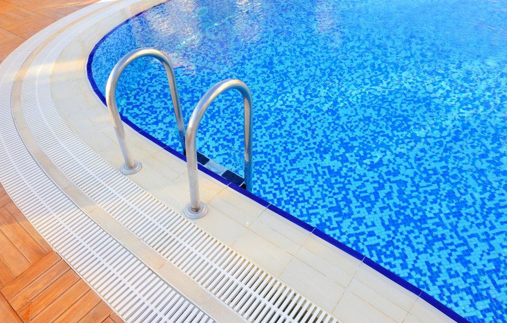 Good Reasons To Use A Pool Cleaning Service in Boca Raton