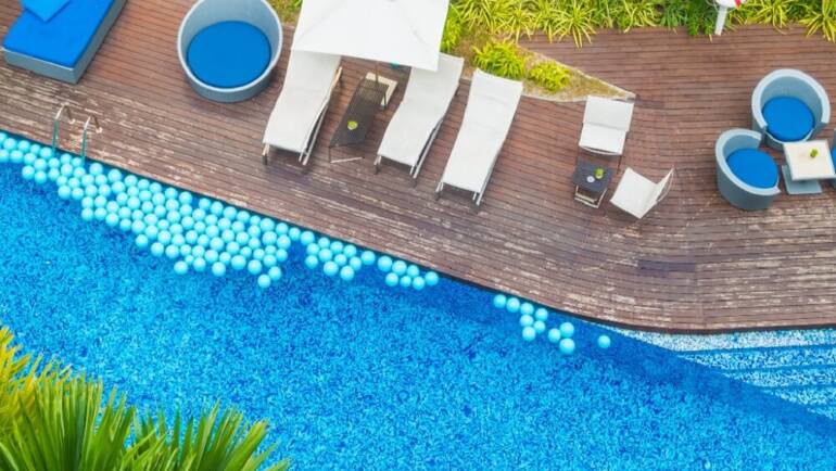 Why Hire Local Pool Contractors in Parkland for Your Dream Pool?