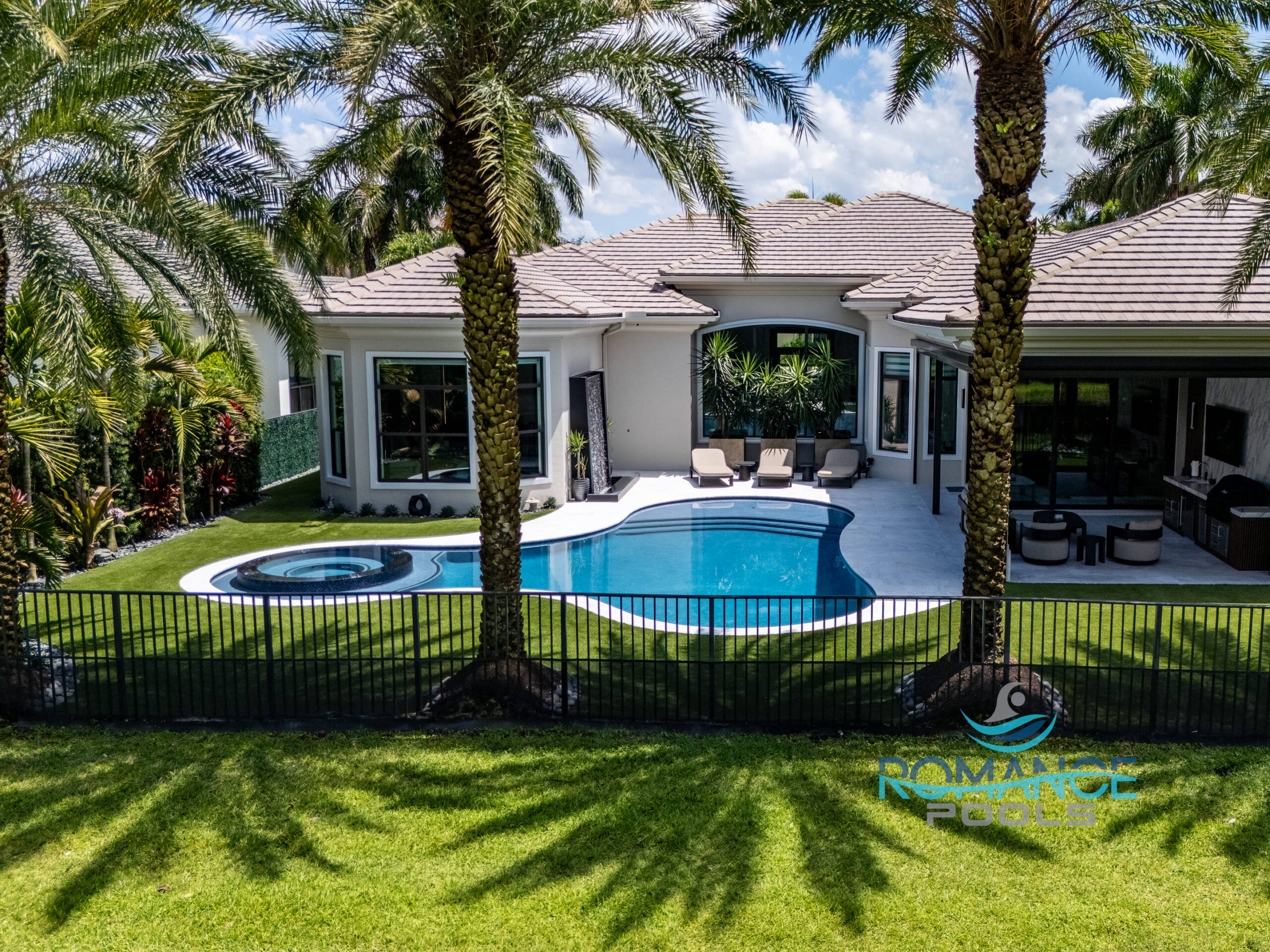 romance-pools-luxury-outdoor-kitchen-poolside-entertainment-area